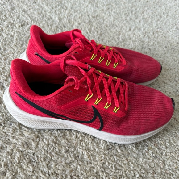 Nike Air Zoom Pegasus 39
Mens 9.5 - Picture 6 of 7